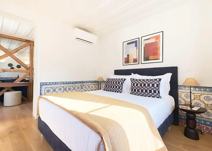 Апарт-отель Ando Living - Santa Justa 79 House
